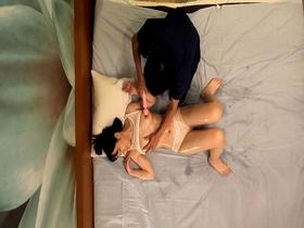 巨乳限定オイルエステ盗撮ＢＥＳＴ９時間　媚薬オイルで巨乳揉みまくり１２名の痴態を完全隠し撮り　サンプル画像07